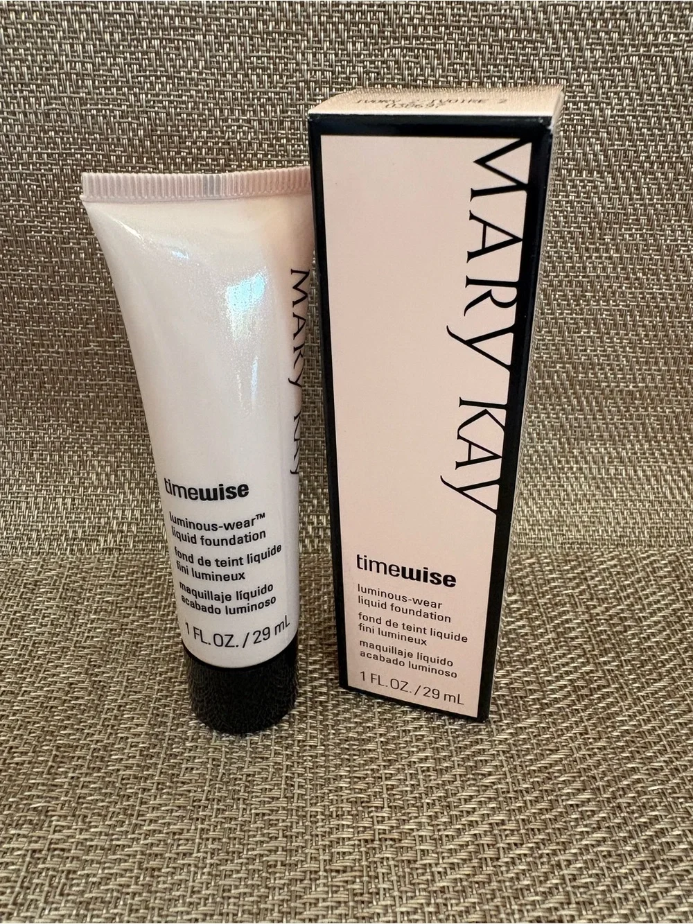 Mary Kay Timewise Luminous-Wear Liquid Foundation Ivory 2 (038797) New In Box